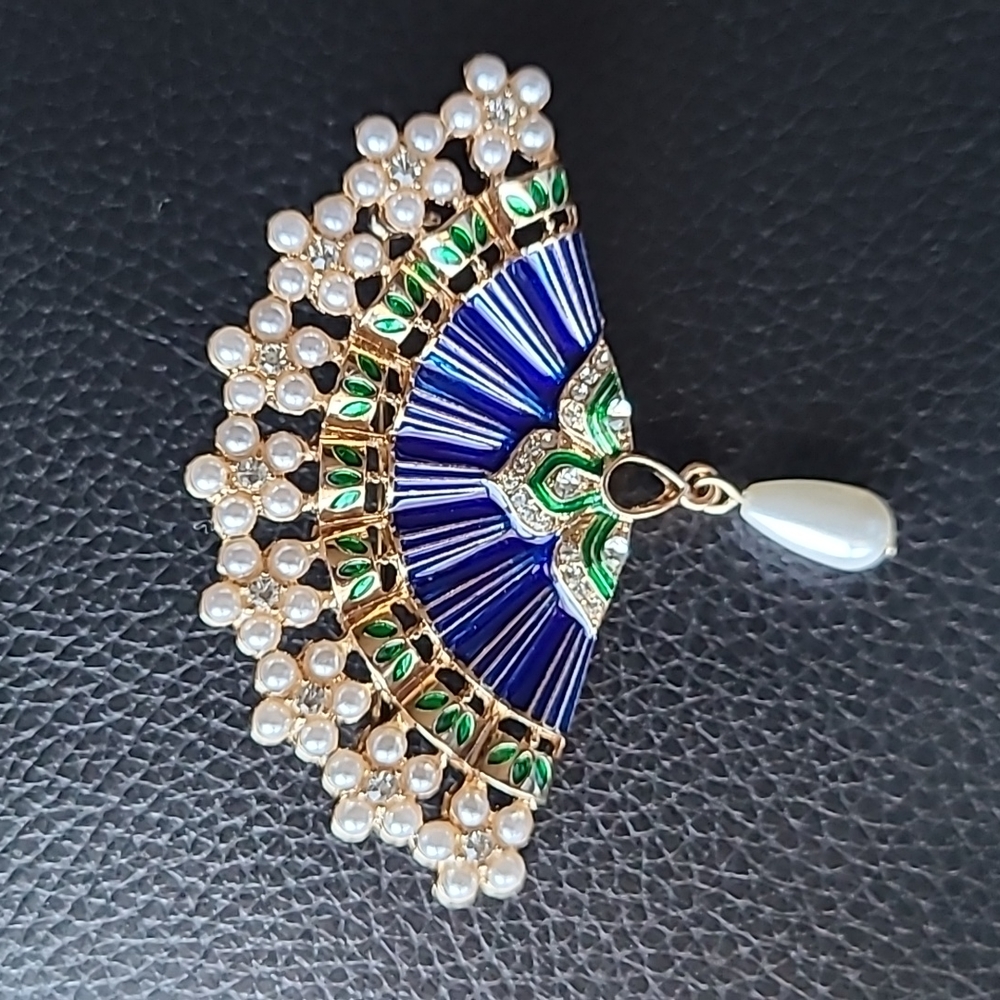 Brand New Fan Shaped Brooch